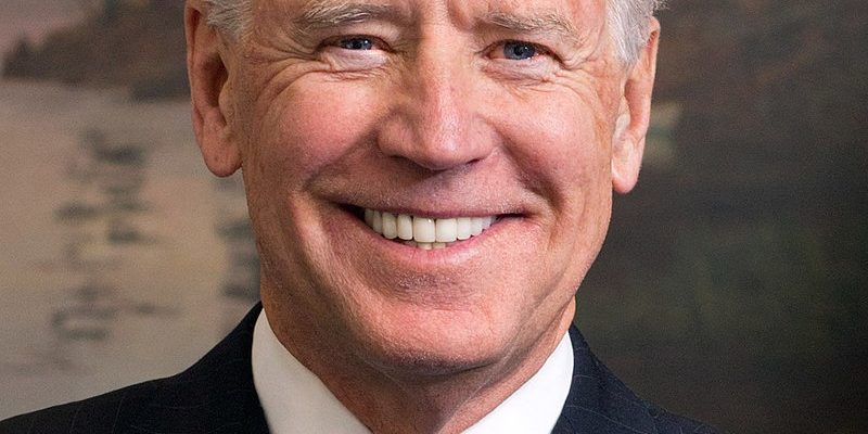 800px-Joe_Biden_official_portrait_2013_(cropped)